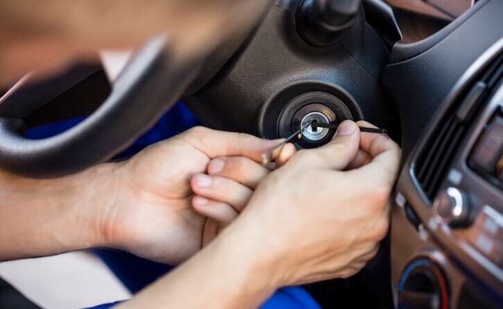 Top 5 Traits to Look for in a Professional Car Locksmith